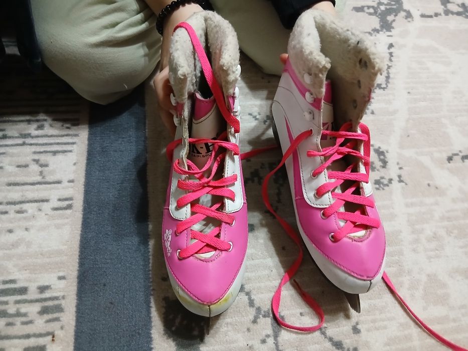 Продам коньки женские