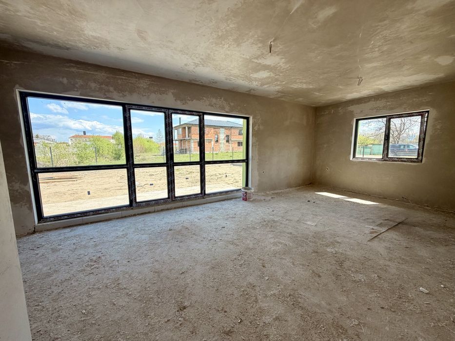 Самостоятелна къща 133кв.м. в с. Скутаре