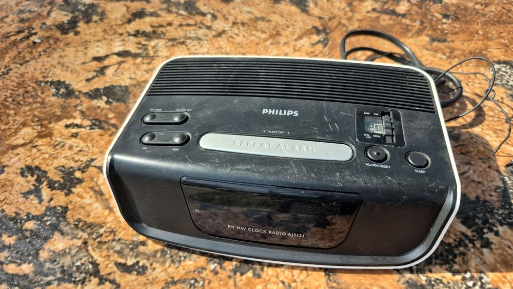 Vând Radio Philips de masa cu ceas digital,model Aj - 3121

- radi