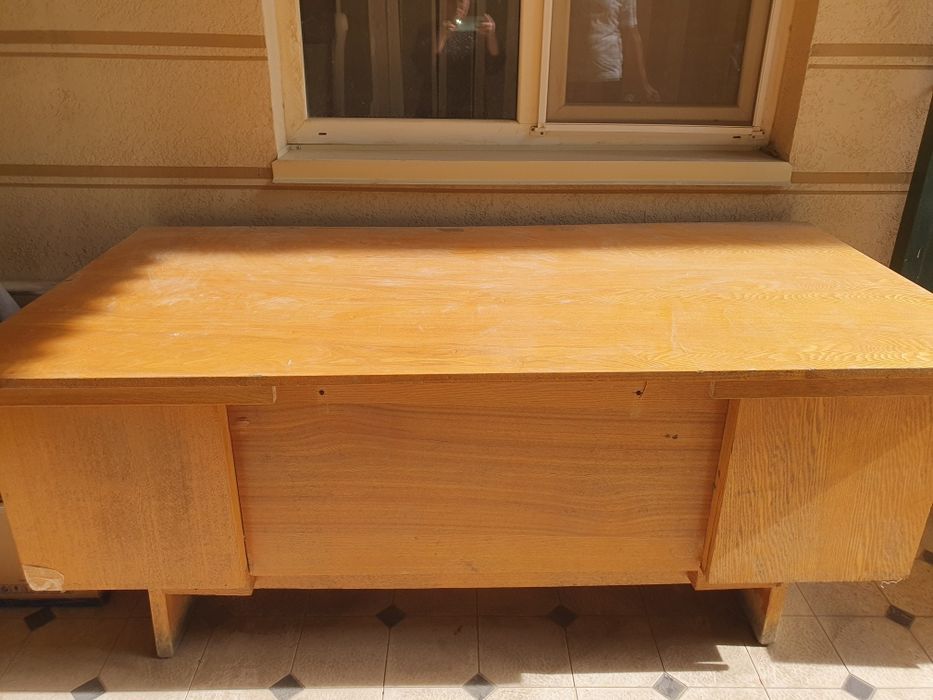 Срочно стол сотилади