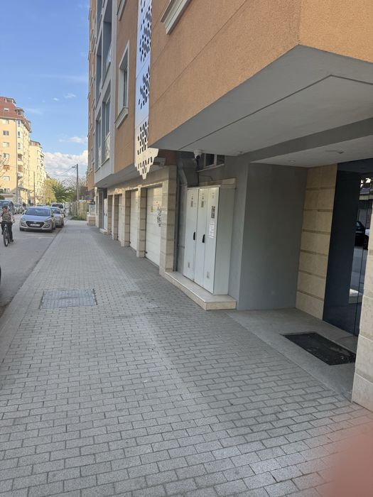 Отдавам Гараж Под Наем