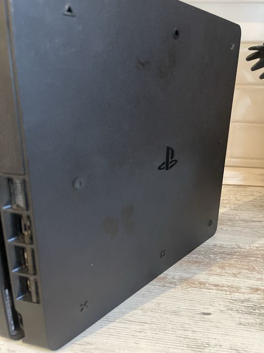 Продам Пс4 с играми