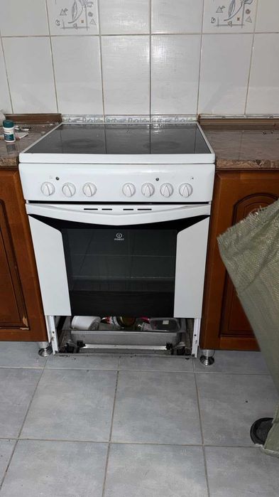 Indesit электроплита