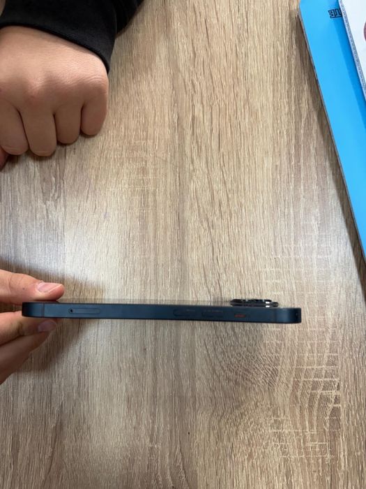 Iphone 13 90% carcasa si rama perfecta nicio sgarietura pe ecran