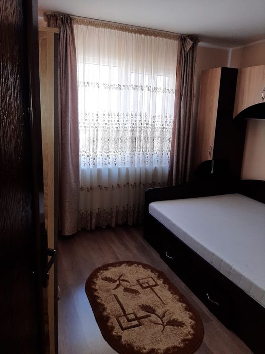 Inchiriez apartament