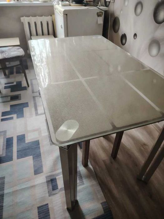 Стол кухонный стеклянный