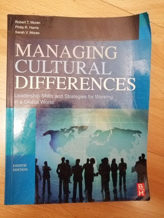 Учебници по икономика на английски език, цена 50 лв за 1 брой.