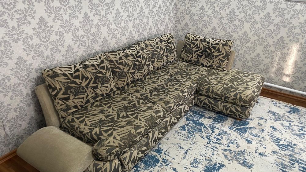 Продается диван с подушками
