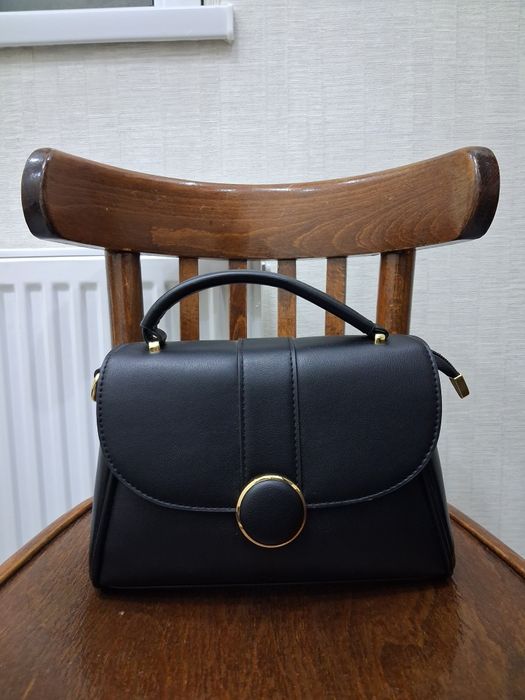 Продается женская сумка клатч.