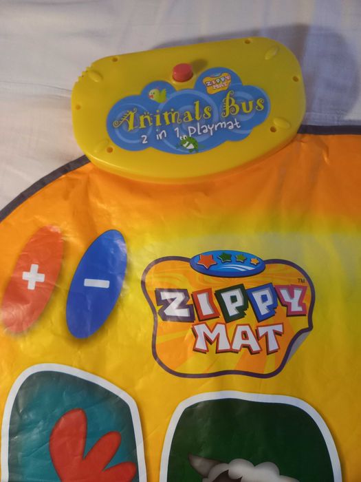 образователна музикална играчка-килимче с две страни