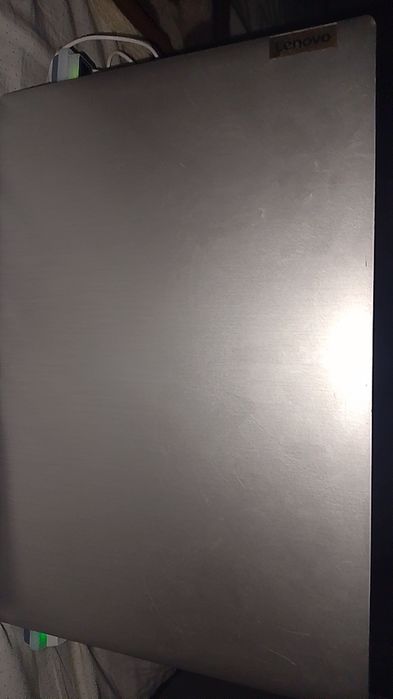 Vând laptop Lenovo