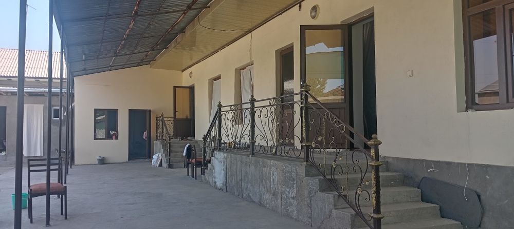 Сотилади файзли ховли хамма шароити бор