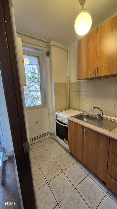 Bd. Bucuresti garsoniera de inchiriat etaj 2 mobilata si utilata