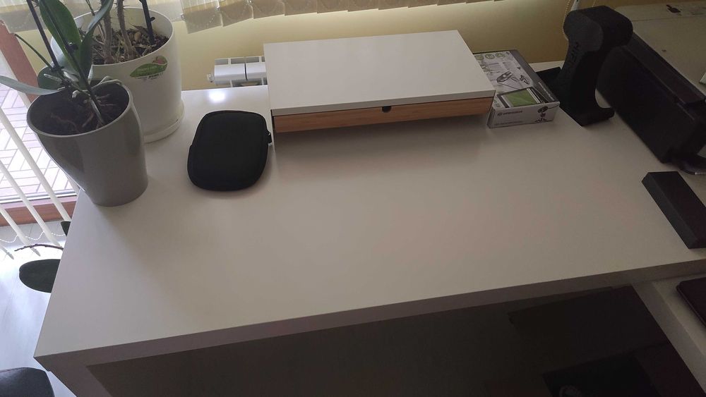 Офис Бяло Масивно Бюро с подвижно крилорамо