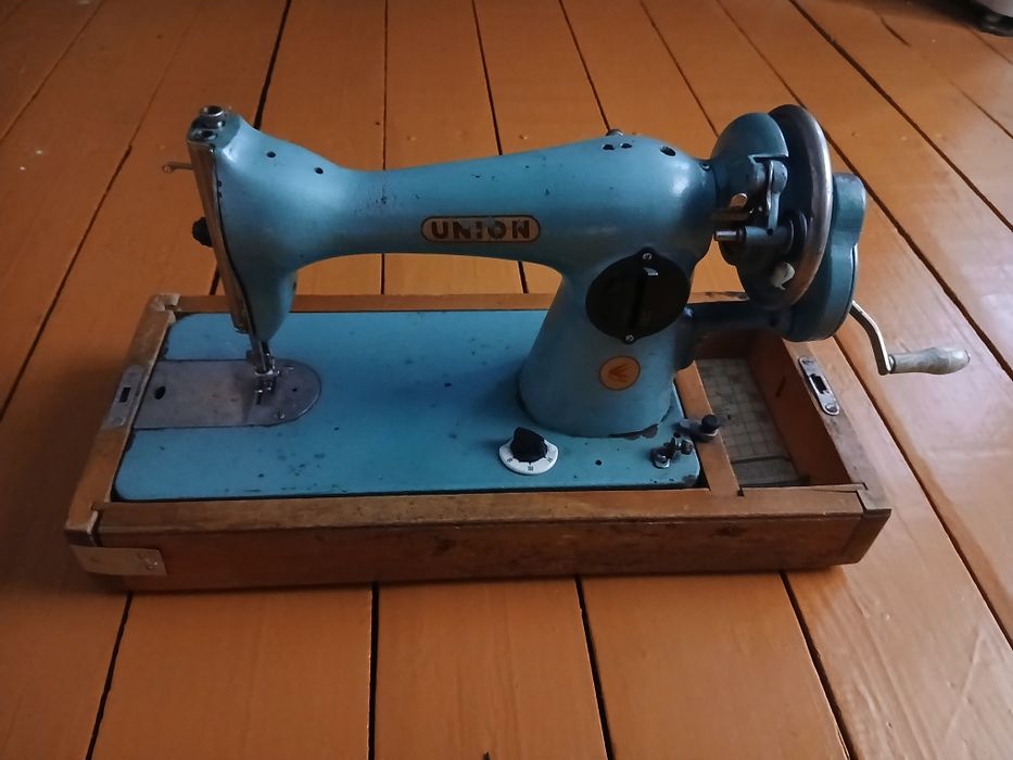 Продам  ручную швейную  машинку