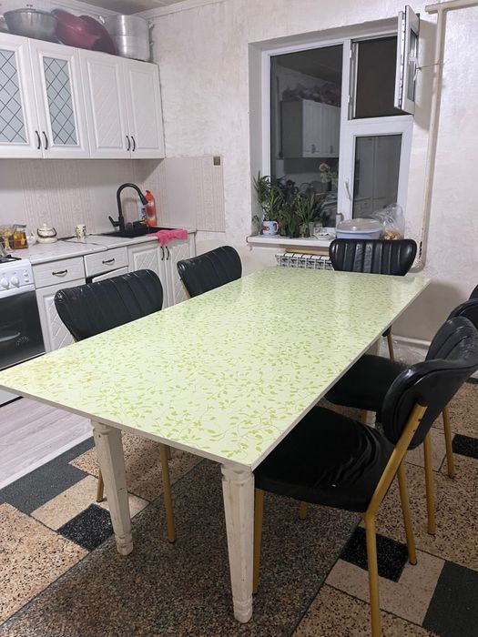 Стол стульясымен сатылады