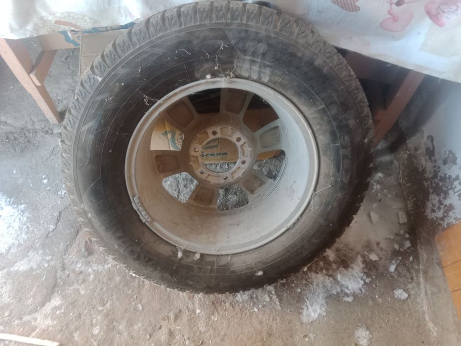 Продам шины с дисками Yokohama