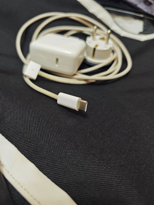 MacBook air оригинал 100% полный комплект зарядка