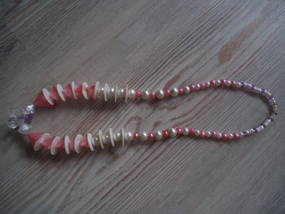 Дамски гердани от мъниста