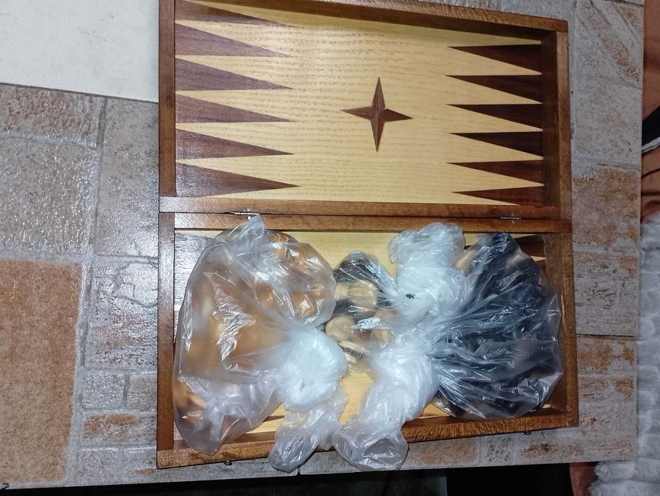 Шах-табла 34/34 с дървени фигури и пулове