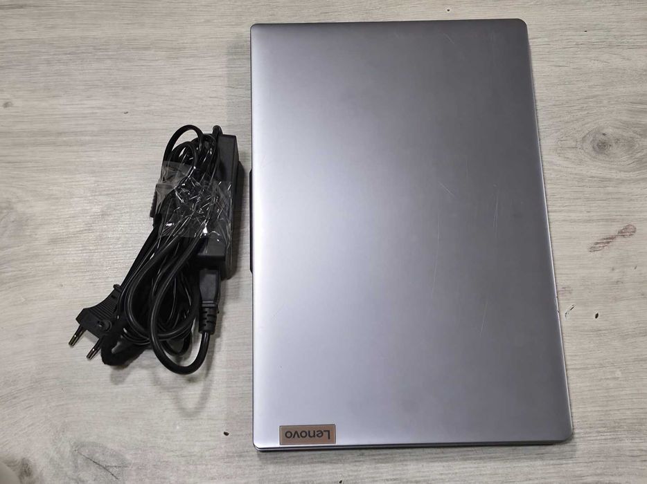 Lenovo IdeaPad Slim 3 15IAH8 / 8GB RAM / i5-1245H / 512GB SSD