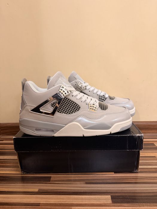 Jordan 4 Frozen Moments