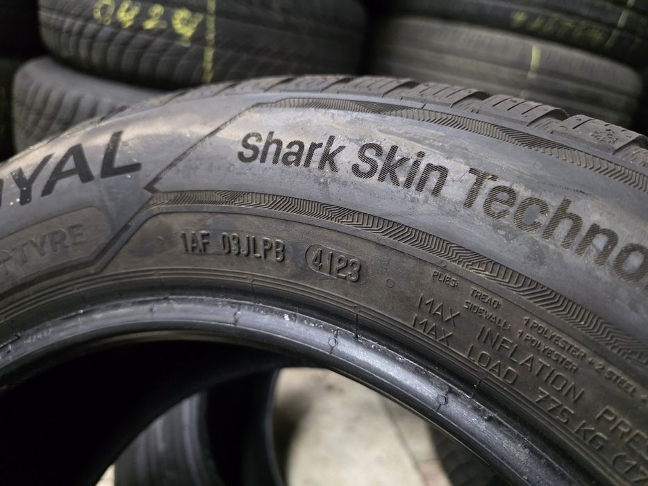 2бр Като нови Зимни гуми 225 55 16 - Uniroyal- DOT 2023