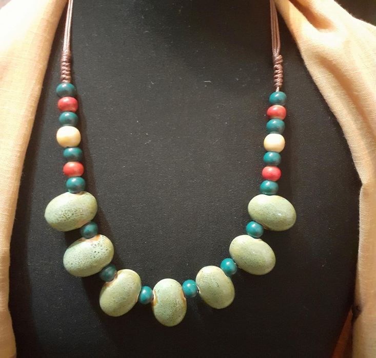 Гривни, колиета и обеци