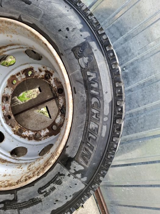 Продам резину Мишлен с диском 295/60 22/5