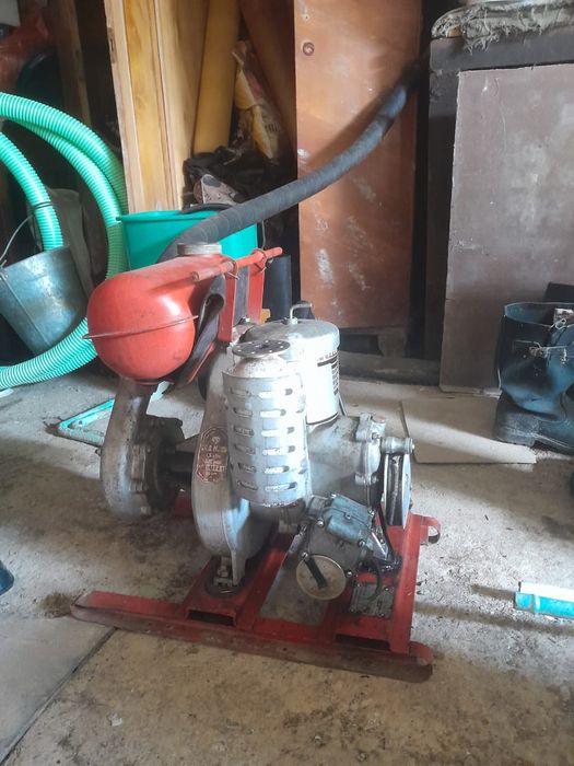 Переносная водяная помпа