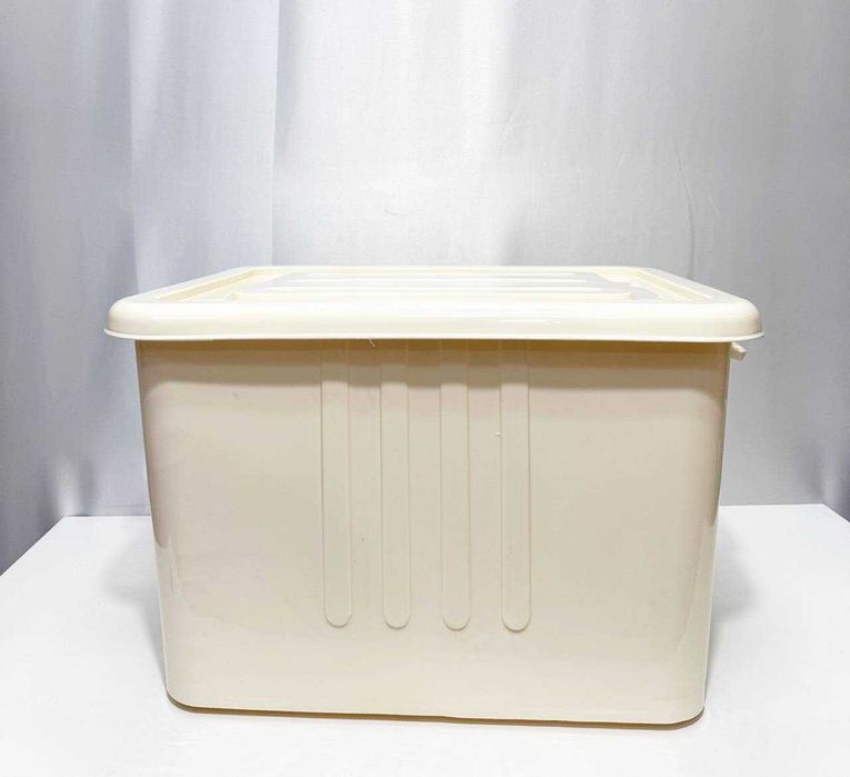 Большой пластиковый контейнеры