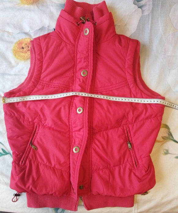 Vesta roșie damă