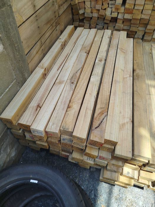 Дървен материал напълно сух