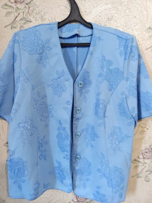 Продам женский костюм