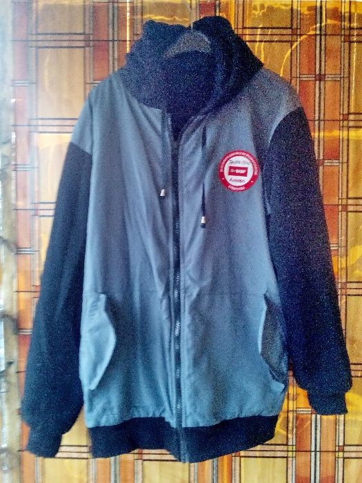 Продажам мъжки спортни суичъри,елеци