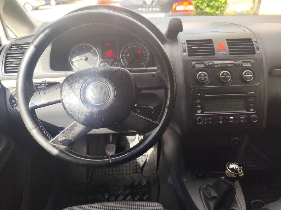 Volkswagen Touran 2.0 diesel, 5 locuri
