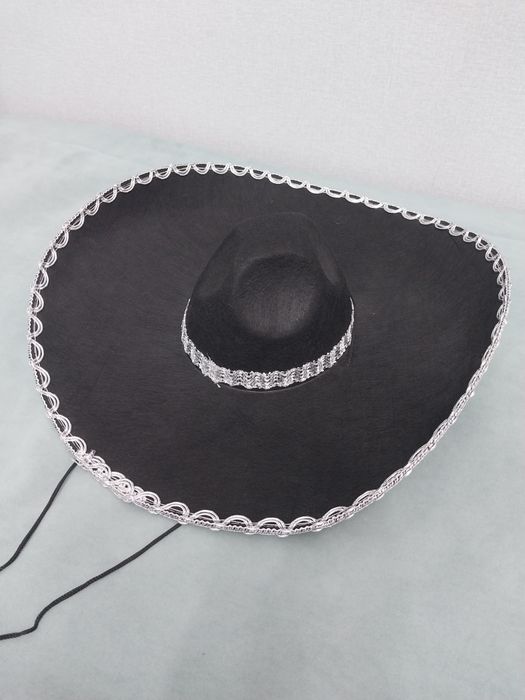 Сомбреро Мексиканская декоративная шляпа.