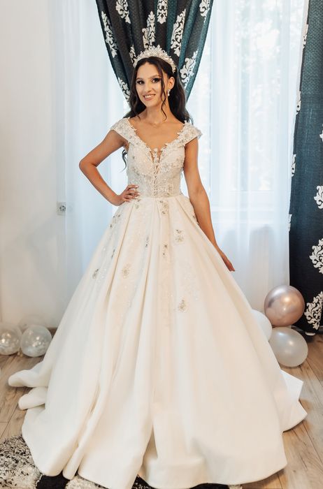 Vând rochie de mireasă