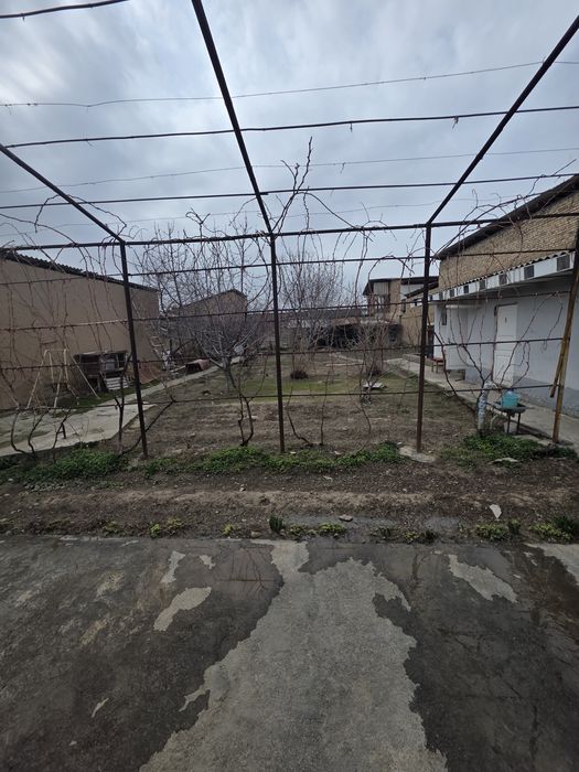 Кибрай маркази 8 сотих 5 хонали уй ер нархида сотилади.