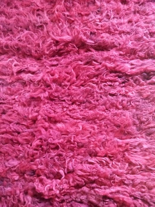 Вълнен губер и ръчно плетена покривка за легло.