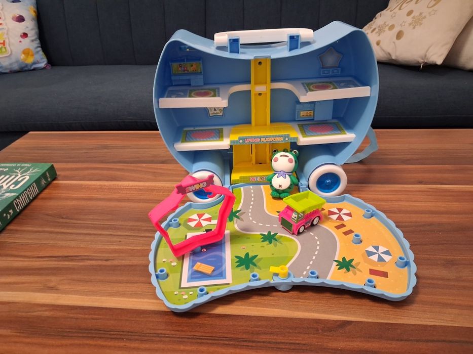 Детска кухня и куфар раница на колелца