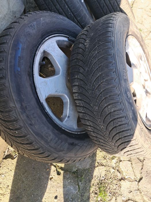 Vând genți cu anvelope opel
