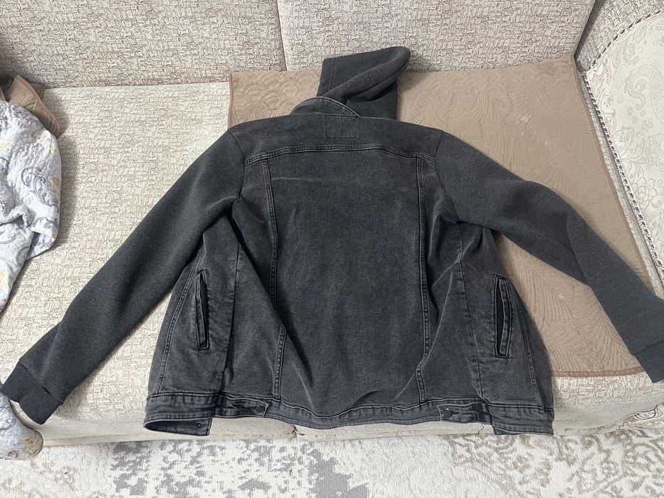 Продам джинсовку новую