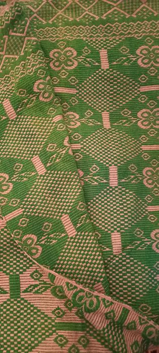 Неупотребявани битови черги и килими.