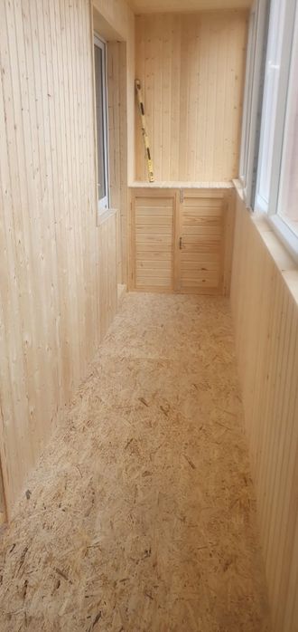 Остекление балконов, дерево, пластик