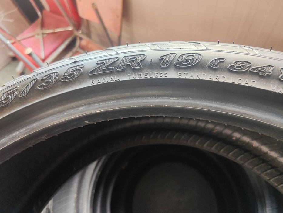 2бр. летни гуми 225/35/19 Pirelli