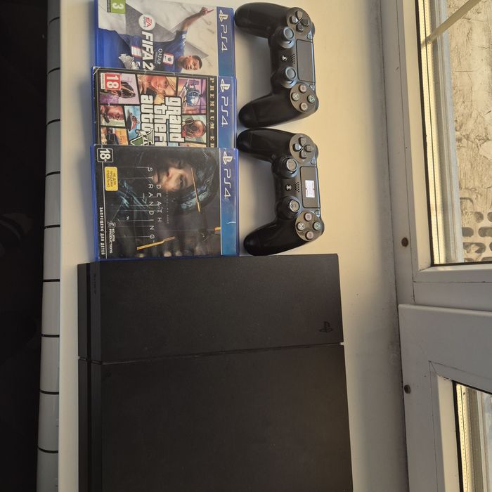 Продаю Playstation 4