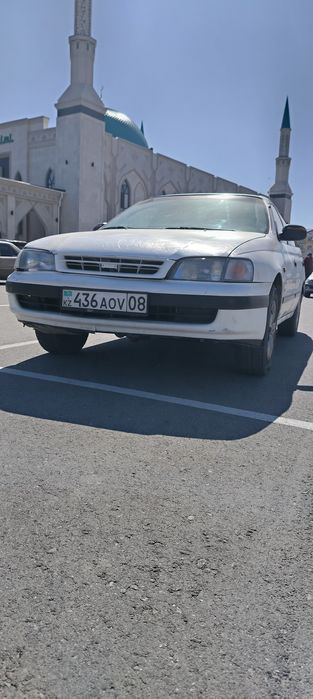 Тоёта карина е в