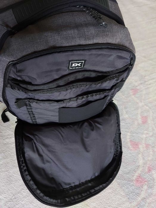 Dakine Network 32L раница за обща употреба и лаптоп, нова.