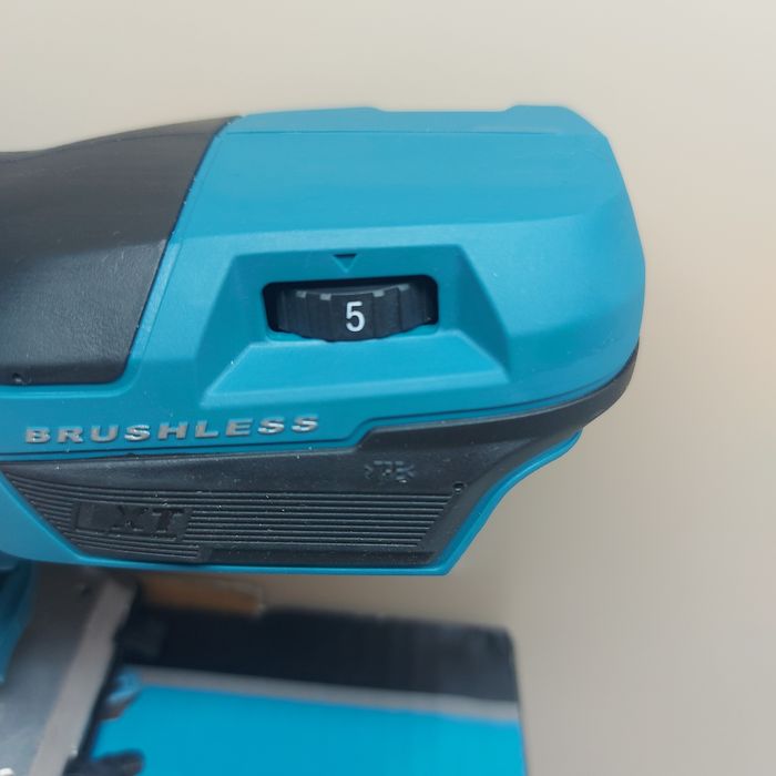 Акумулаторен прободен трион(зеге) Makita DJV185z